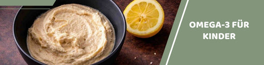 Schüssel Hummus mit Zitrone, Banner: Omega-3 für Kinder