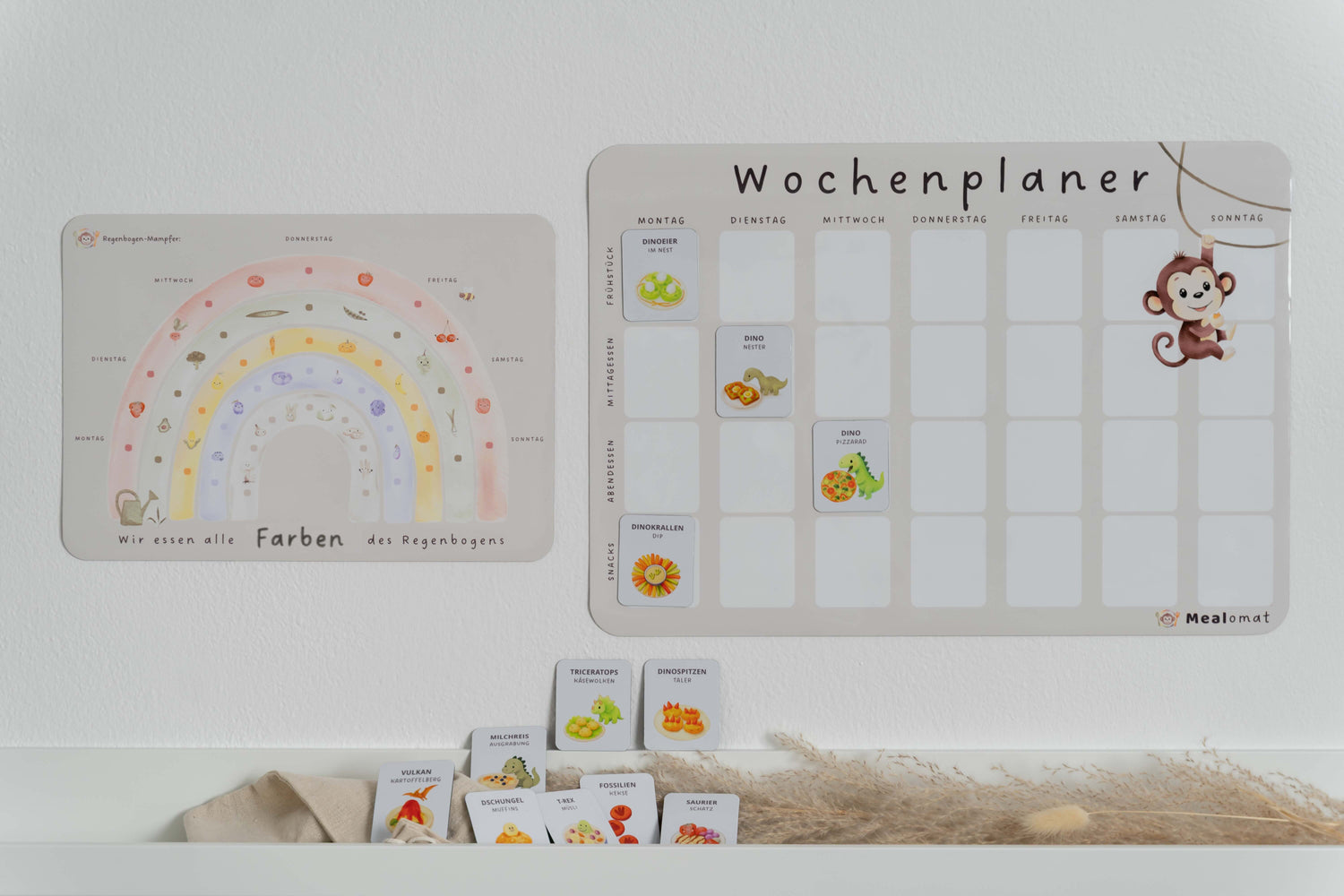 Mealomat Dinosaurier-Rezeptmagnete am Wochenplaner – spielerische Einbindung von Kindern in die Küche.